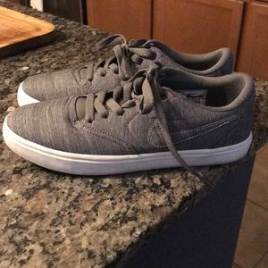 Women’s Nike SB check size 8.5